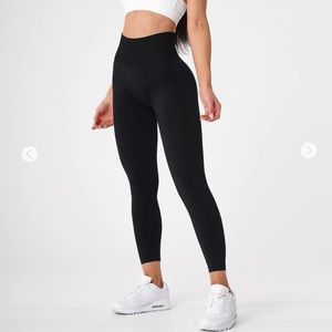 NVGTN- large- black solid seamless leggings